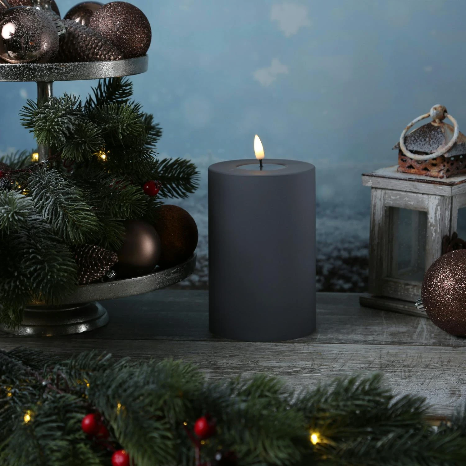 LED Kerze MIA Deluxe Für Außen 3D Flamme Flackernd H: 15cm D: 10cm Outdoor Grau 4 LED Kerze MIA Deluxe Für Außen 3D Flamme Flackernd H: 15cm D: 10cm Outdoor Grau – Bild 2
